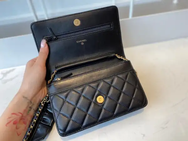 CHANEL CHAIN WALLET