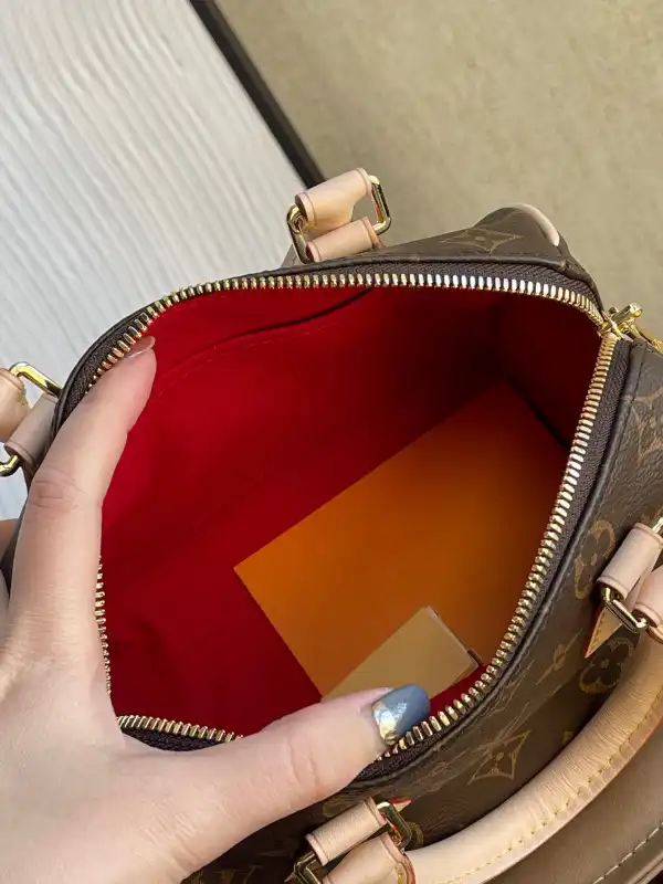 First bag ru Louis Vuitton SPEEDY BANDOULIÈRE 20