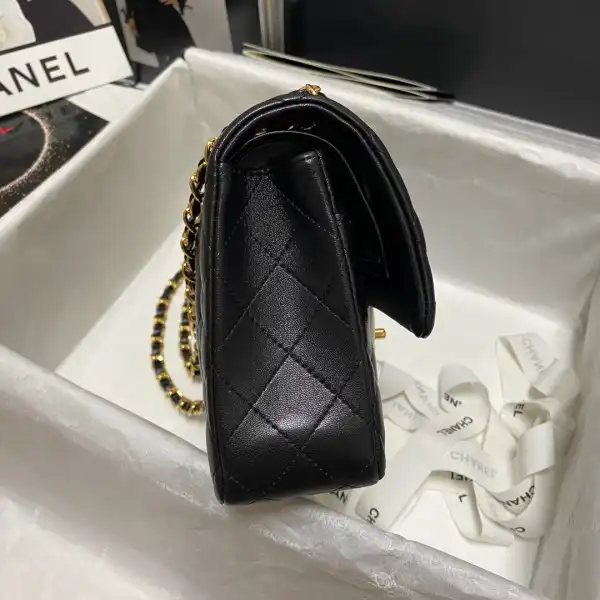 CHANEL CHANELASSIC HANDBAG