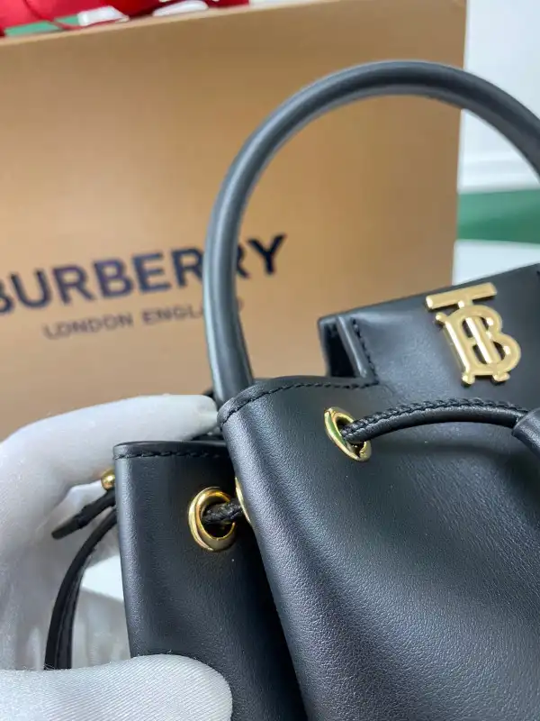 Firstbag Ru BURBERRY Bucket Bag