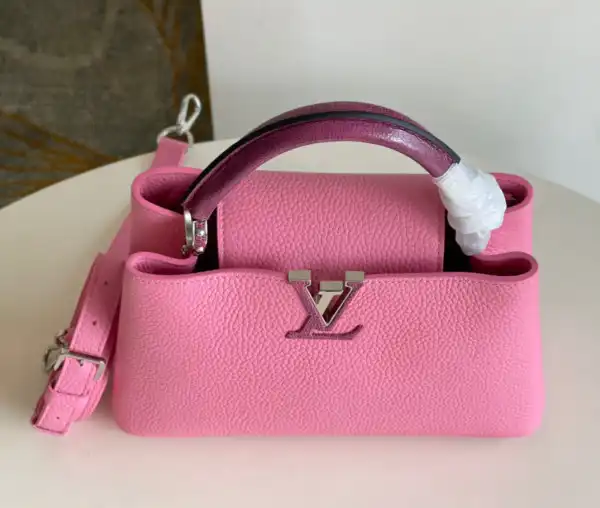 First bag ru LOUIS VUITTON CAPUCINES BB