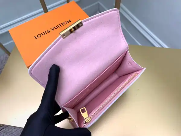 Rep LOUIS VUITTON CROISETTE CHAIN WALLET