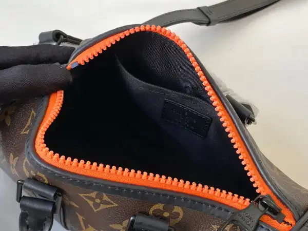 First bag ru LOUIS VUITTON NANO LEEPALL