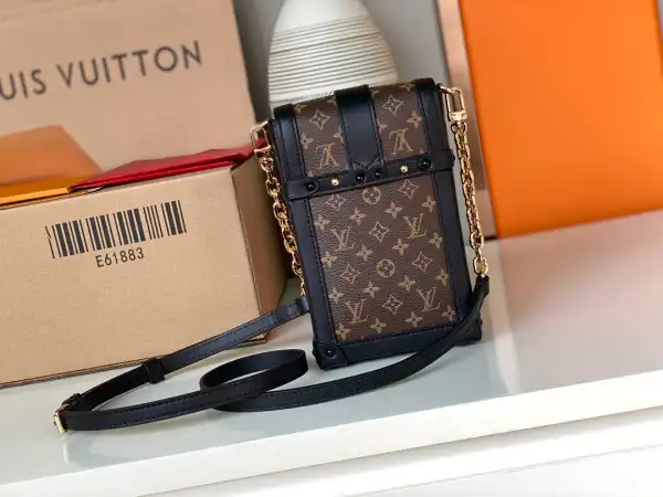 Frstbag ru LOUIS VUITTON VERTICAL TRUNK POCHETTE