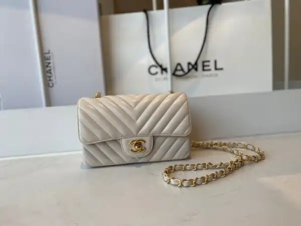 First bag ru CHANEL FLAP BAG LAMBSKIN 20CM