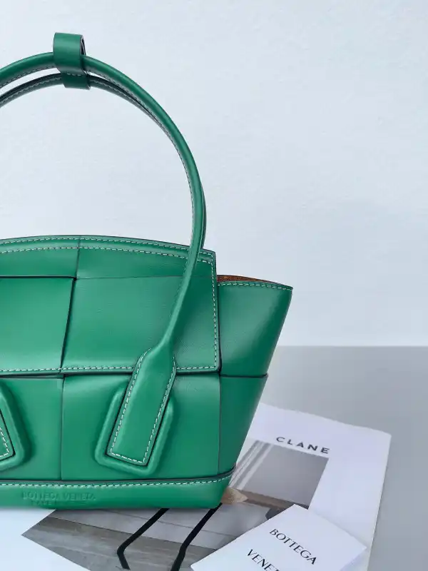 BOTTEGA VENETA MINI ARCO