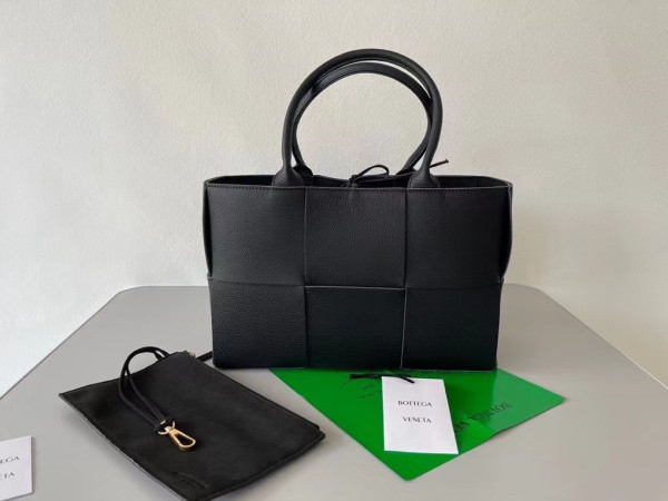 HOT SALE BOTTEGA VENETA ARCO MEDIUM TOTE