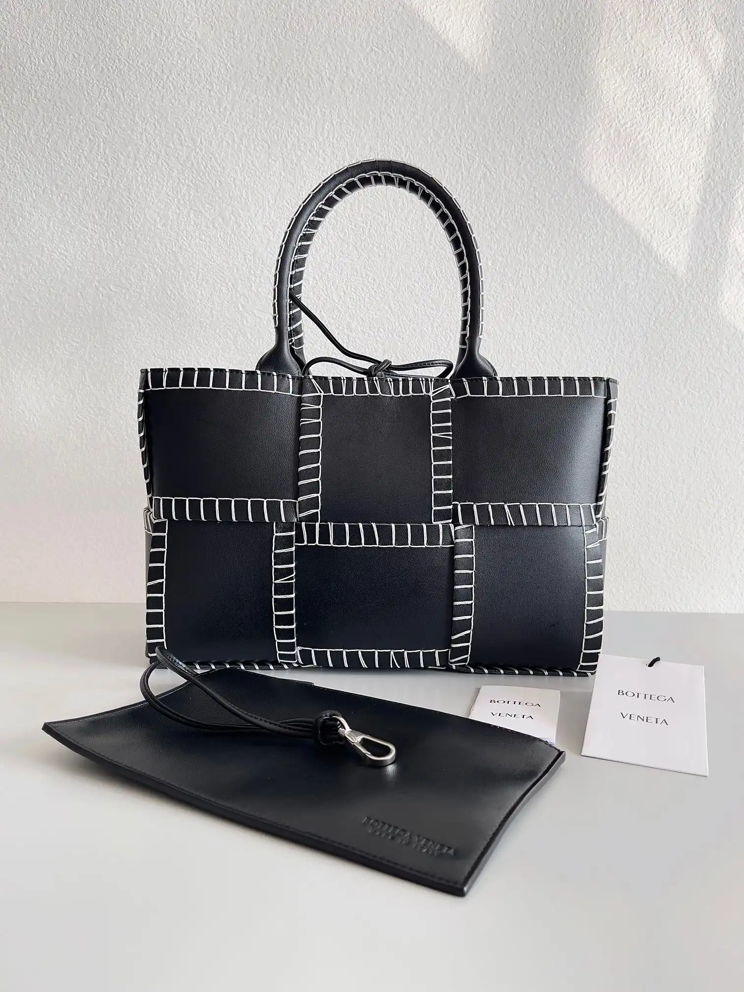 BOTTEGA VENETA Small Arco Tote Bag