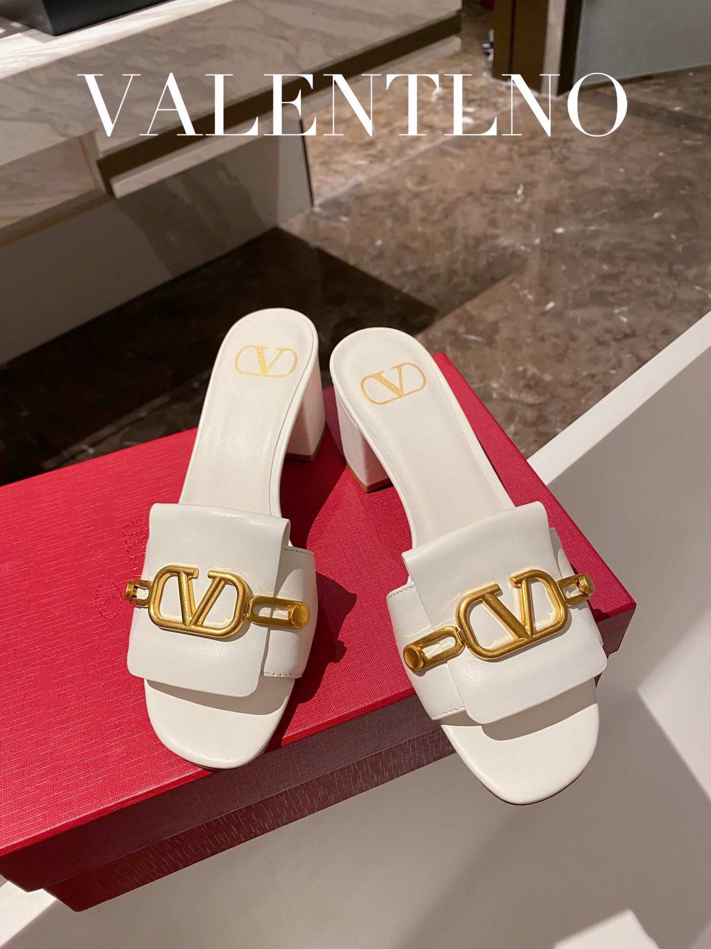 HOT SALE VALENTINO VLOGO SIGNATURE SLIDE SANDAL