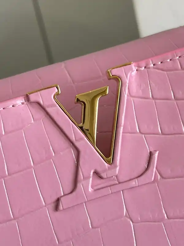 First bag ru LOUIS VUITTON CAPUCINES MM