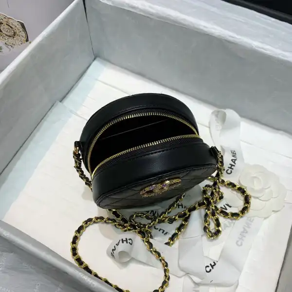 CHANEL CHANELUTCH WITH CHAIN