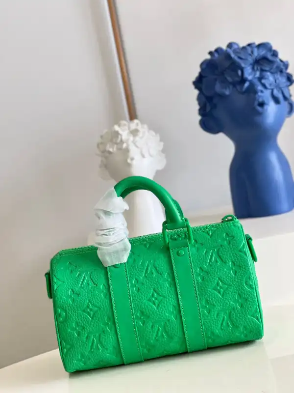 First bag ru LOUIS VUITTON KEEPALL BANDOULIÈRE 25