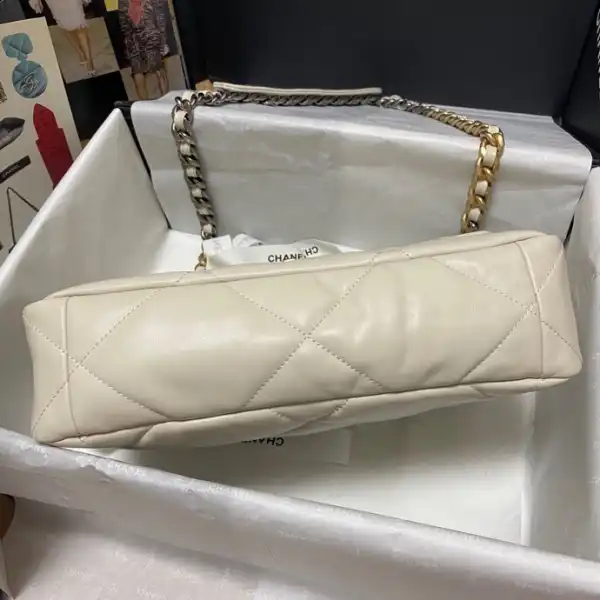 CHANEL 19 FLAP BAG