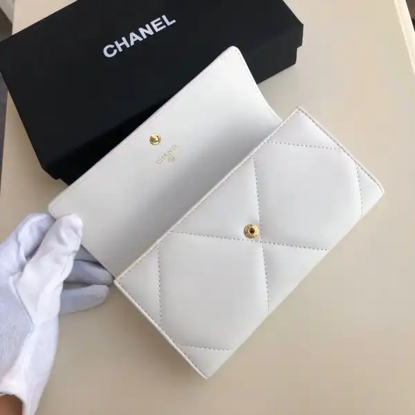 First bag ru CHANEL 19 LONG FLAP WALLET