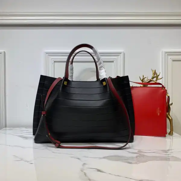 VALENTINO GARAVANI ESCAPE TOTE BAG