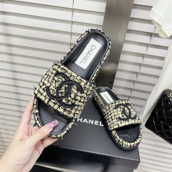 CHANEL MULE