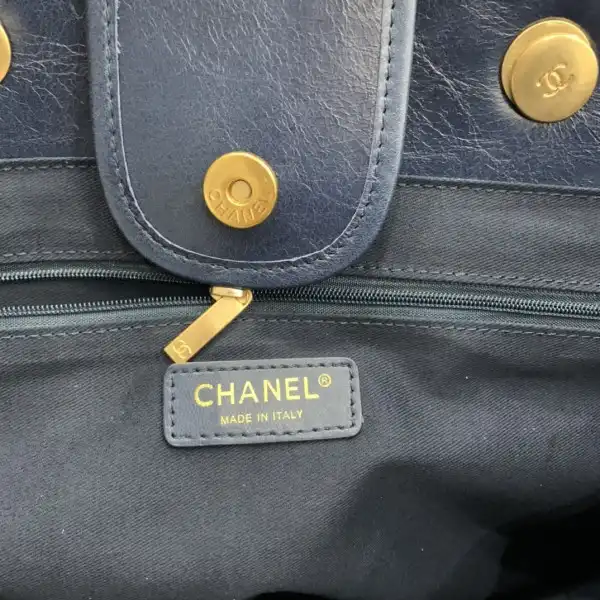 CHANEL SHOPPING BAG