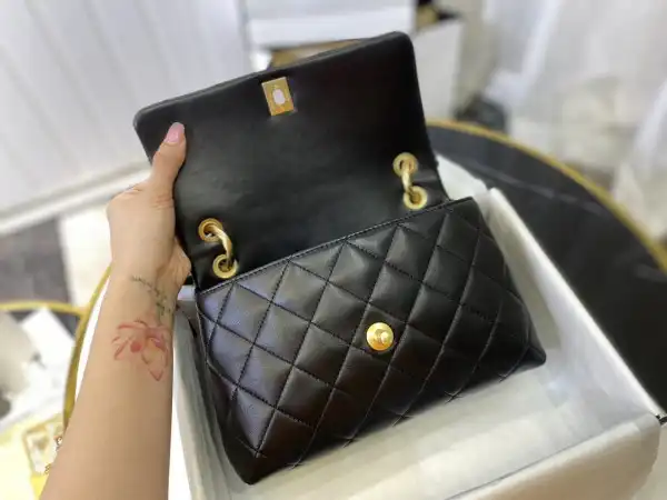 Firstbag Ru CHANEL FLAP BAG