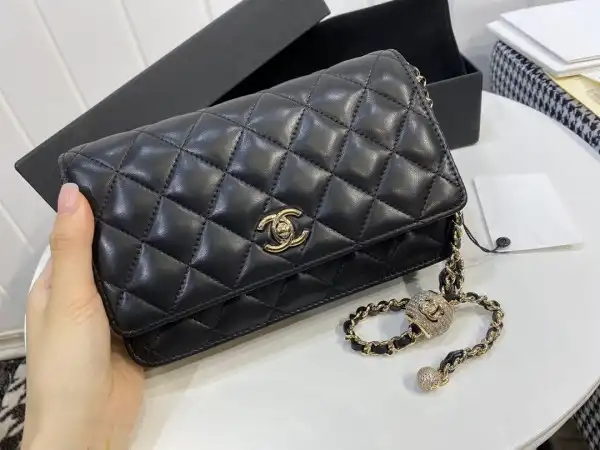 CHANEL CHAIN WALLET