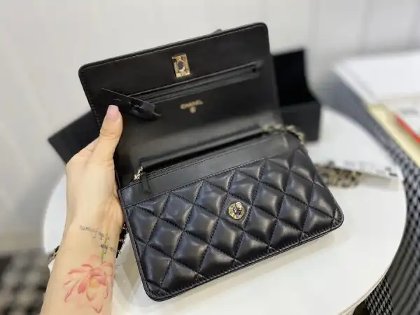 CHANEL CHAIN WALLET