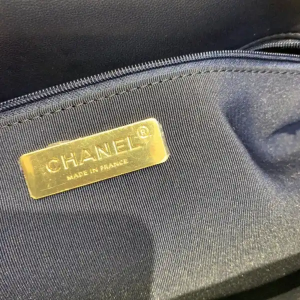 CHANEL 19 FLAP BAG