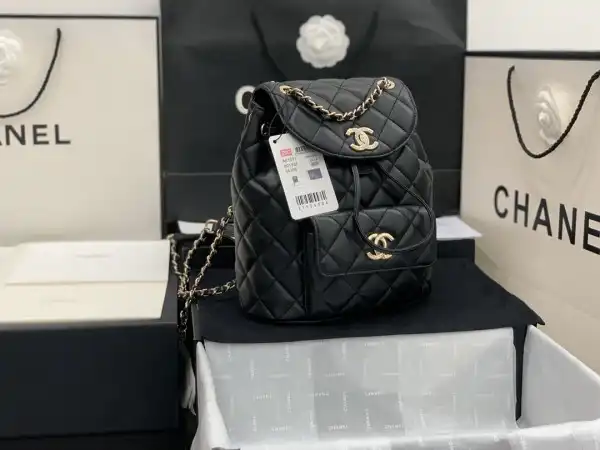 Yupoo bagsoffer CL BACKPACK IN LAMBSKIN WITH GOLD HARDWARE