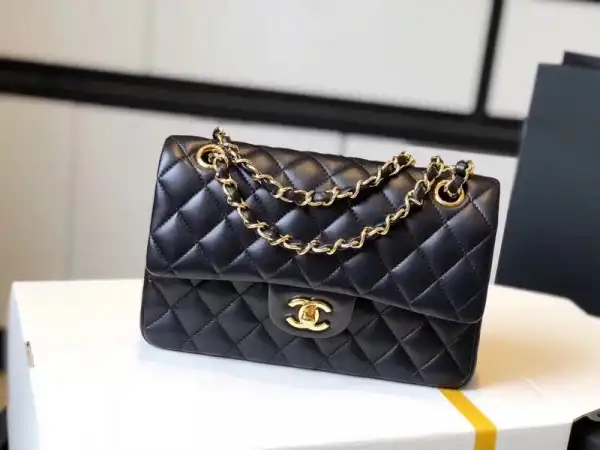 CHANEL FLAP BAG 23CM