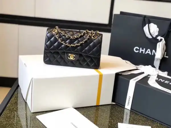 CHANEL FLAP BAG 23CM