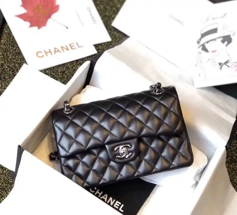 CHANEL FLAP BAG 23CM