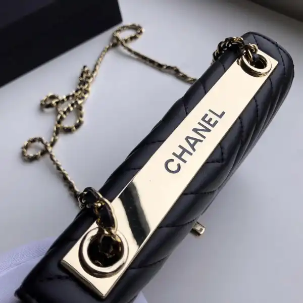 First bag ru CHANEL CHAIN WALLET