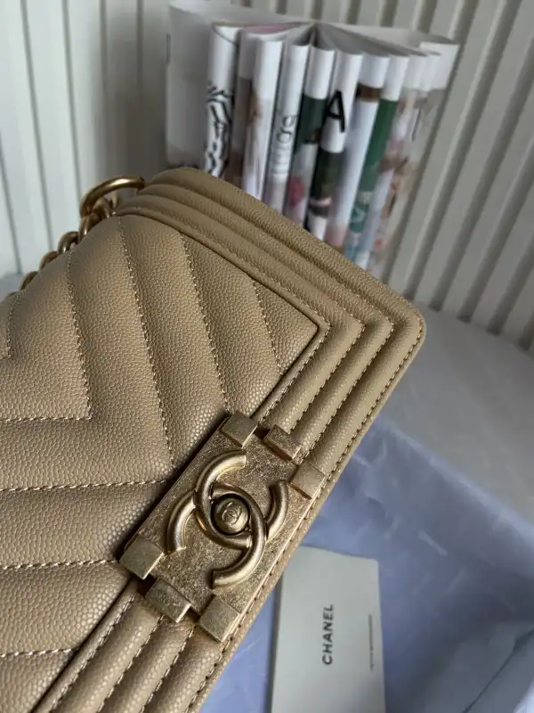 CHANEL BOY BAG 20CM 25CM