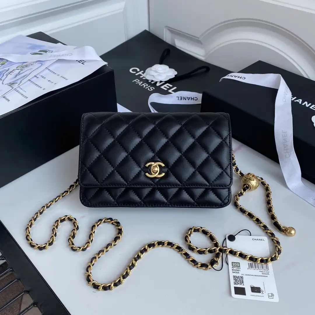 CHANEL CHAIN WALLET