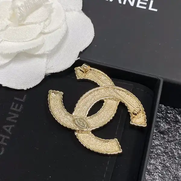 First bag ru CHANEL BROOCH