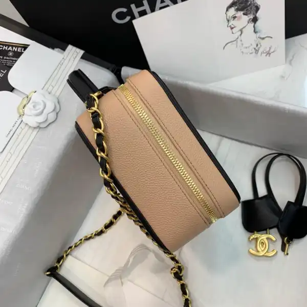 CHANEL VANITY CASE