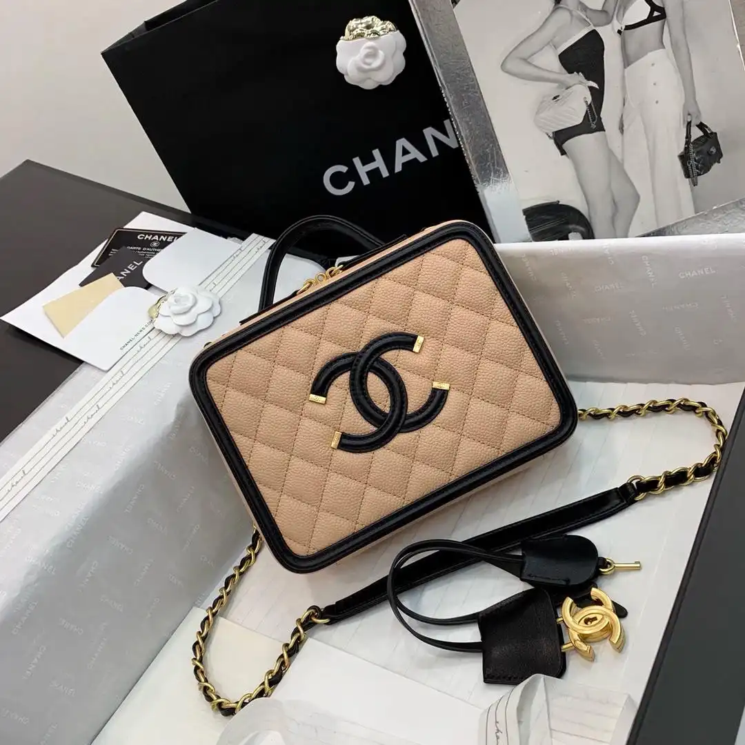 CL VANITY CASE