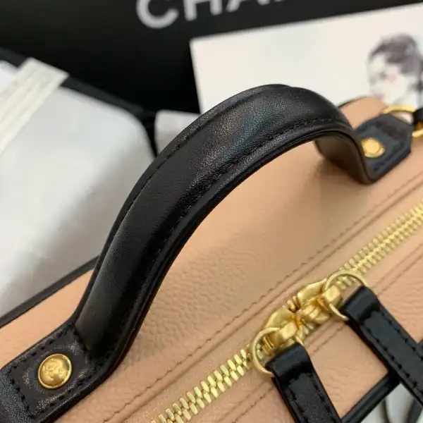 CHANEL VANITY CASE