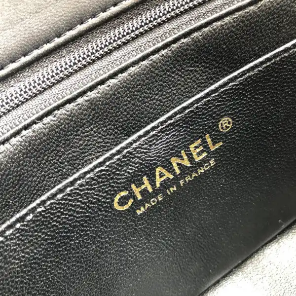 CHANEL FLAP BAG 17CM