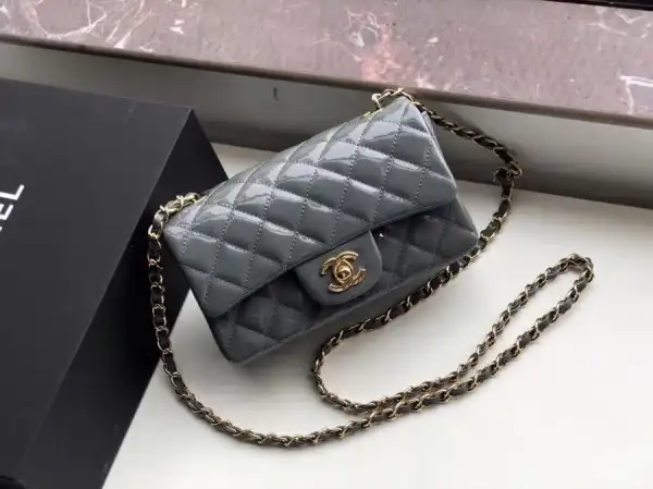 First bag ru CHANEL FLAP BAG 20CM