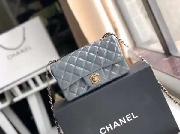 First bag ru CHANEL FLAP BAG 20CM