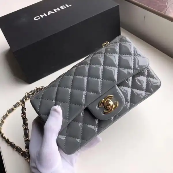 First bag ru CHANEL FLAP BAG 20CM