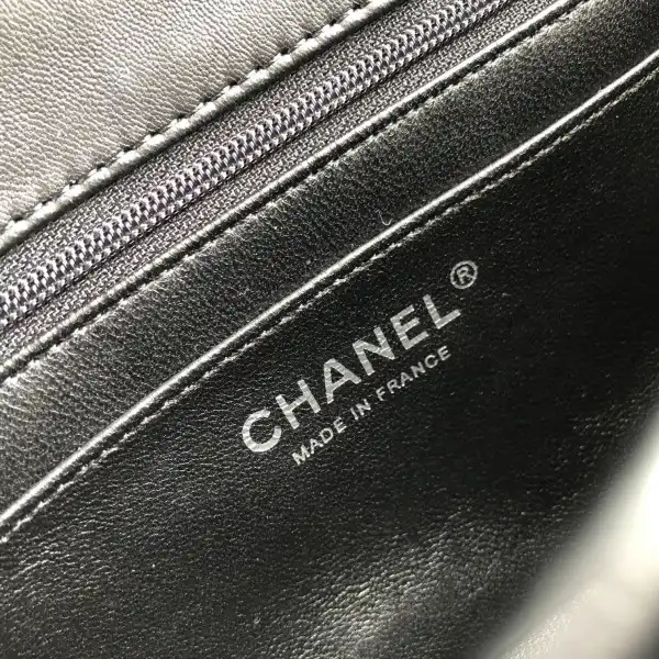 CHANEL FLAP BAG 20CM