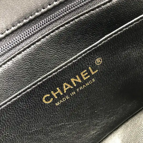 CHANEL FLAP BAG 20CM