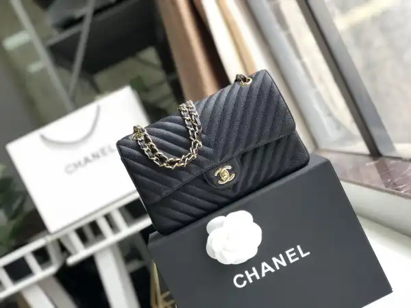 First bag ru CHANEL FLAP BAG CAVIAR 25.5cm