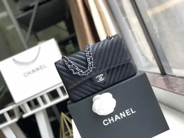 CHANEL FLAP BAG CAVIAR 25.5cm