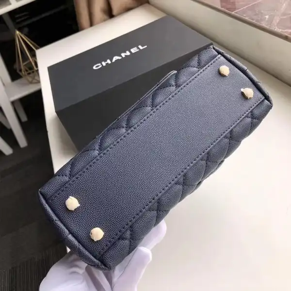 First bag ru CHANEL COCO HANDLE BAG