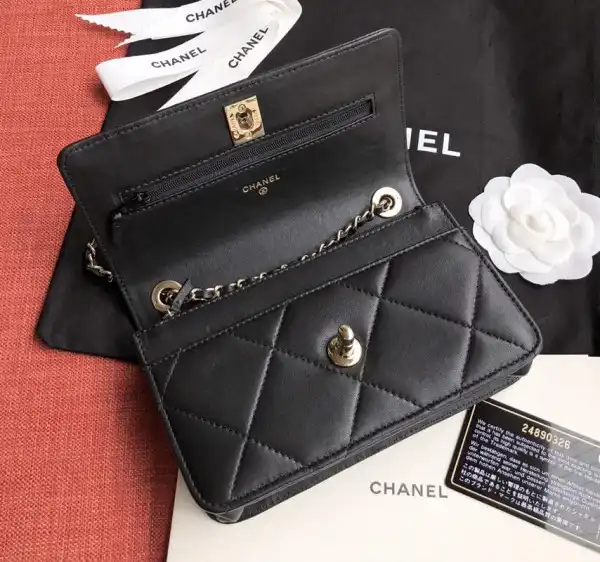 First bag ru CHANEL WOC