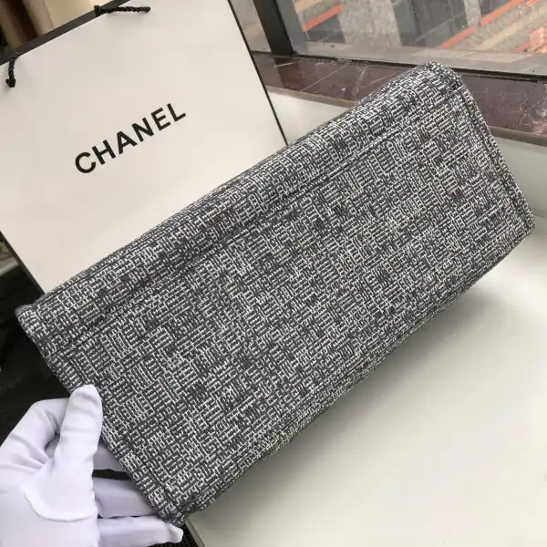 First bag ru CHANEL TOTE BAG