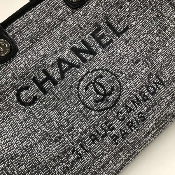 First bag ru CHANEL TOTE BAG