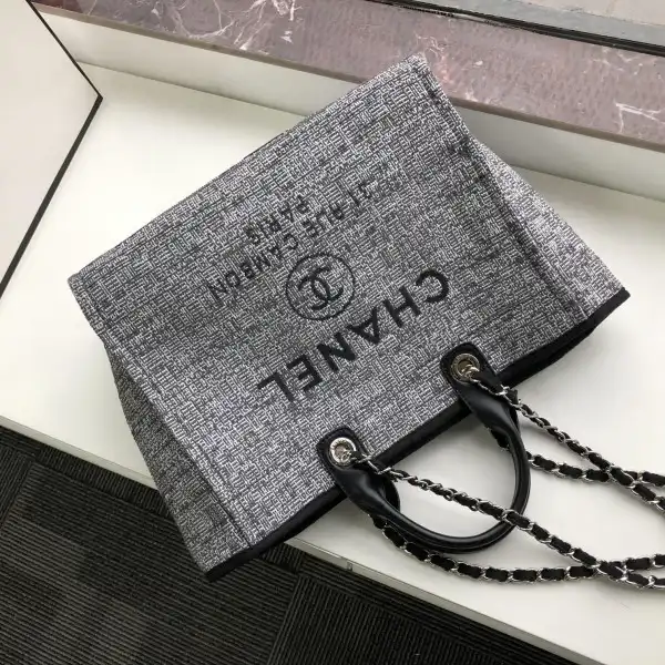 First bag ru CHANEL TOTE BAG