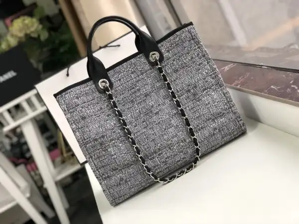 First bag ru CHANEL TOTE BAG